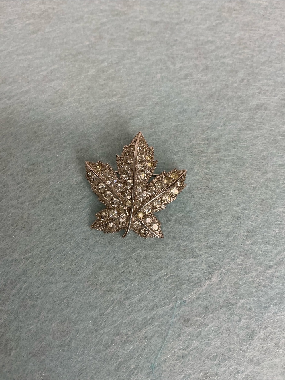 2263 - Keyes Vintage Maple Leaf Brooch 1958 - brilliant-cut pavé rhinestones.